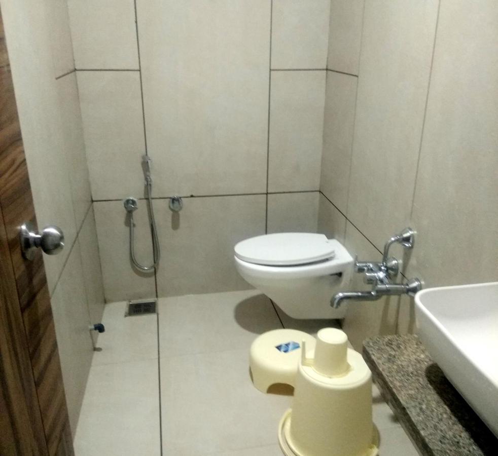 Hotel Milan Ahmedabad Eksteriør billede
