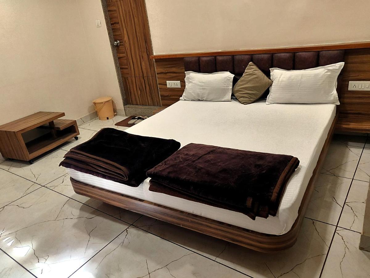 Hotel Milan Ahmedabad Eksteriør billede