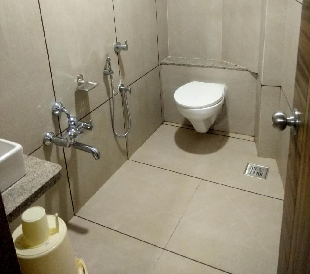 Hotel Milan Ahmedabad Eksteriør billede