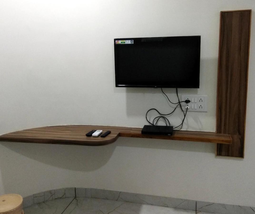 Hotel Milan Ahmedabad Eksteriør billede