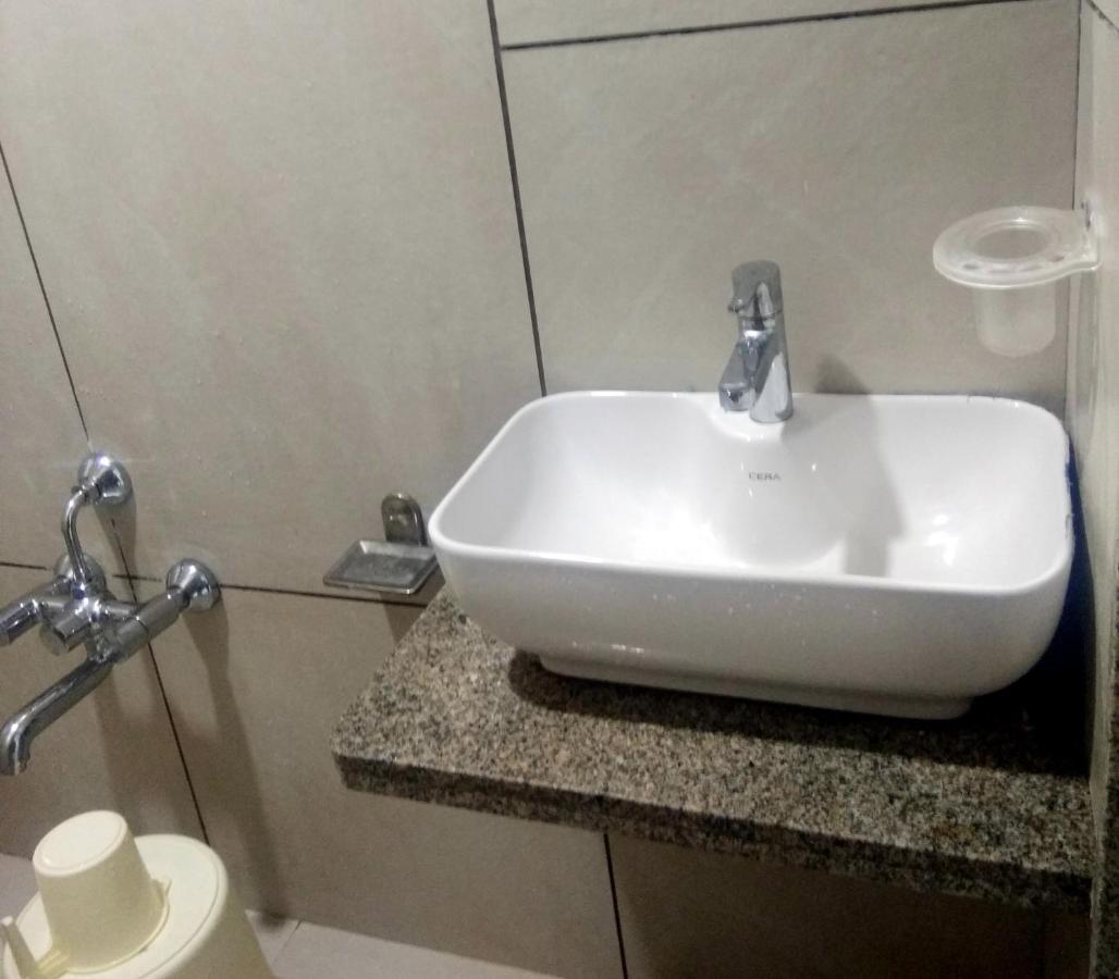 Hotel Milan Ahmedabad Eksteriør billede