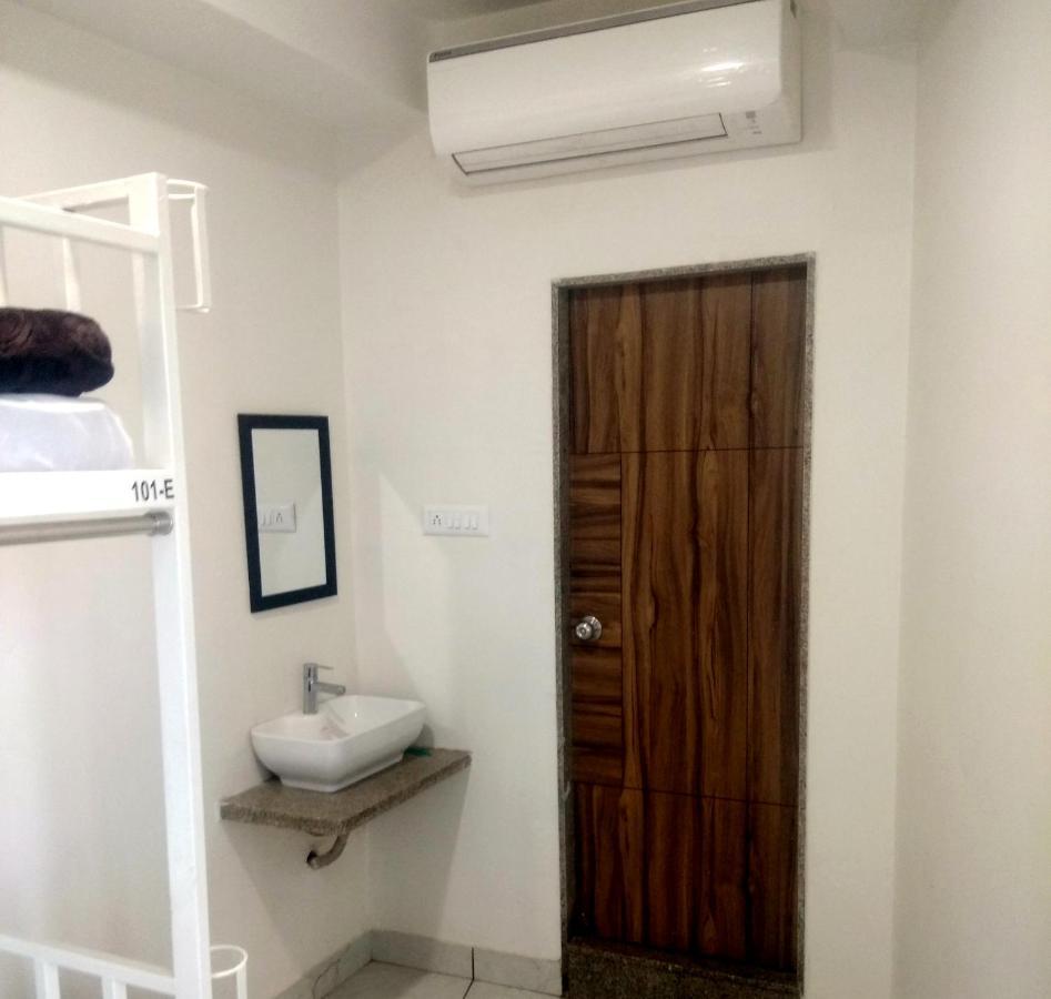 Hotel Milan Ahmedabad Eksteriør billede