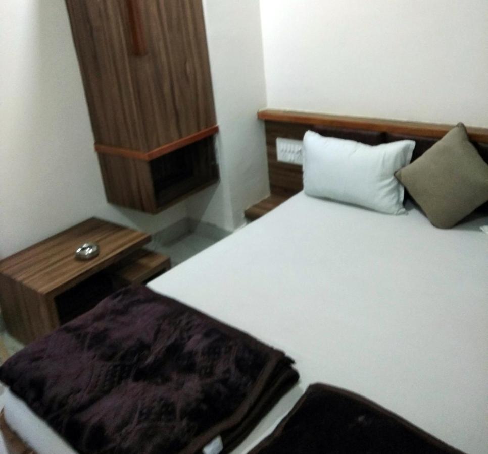 Hotel Milan Ahmedabad Eksteriør billede