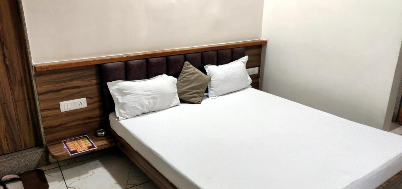 Hotel Milan Ahmedabad Eksteriør billede