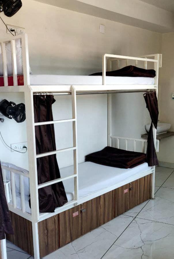 Hotel Milan Ahmedabad Eksteriør billede