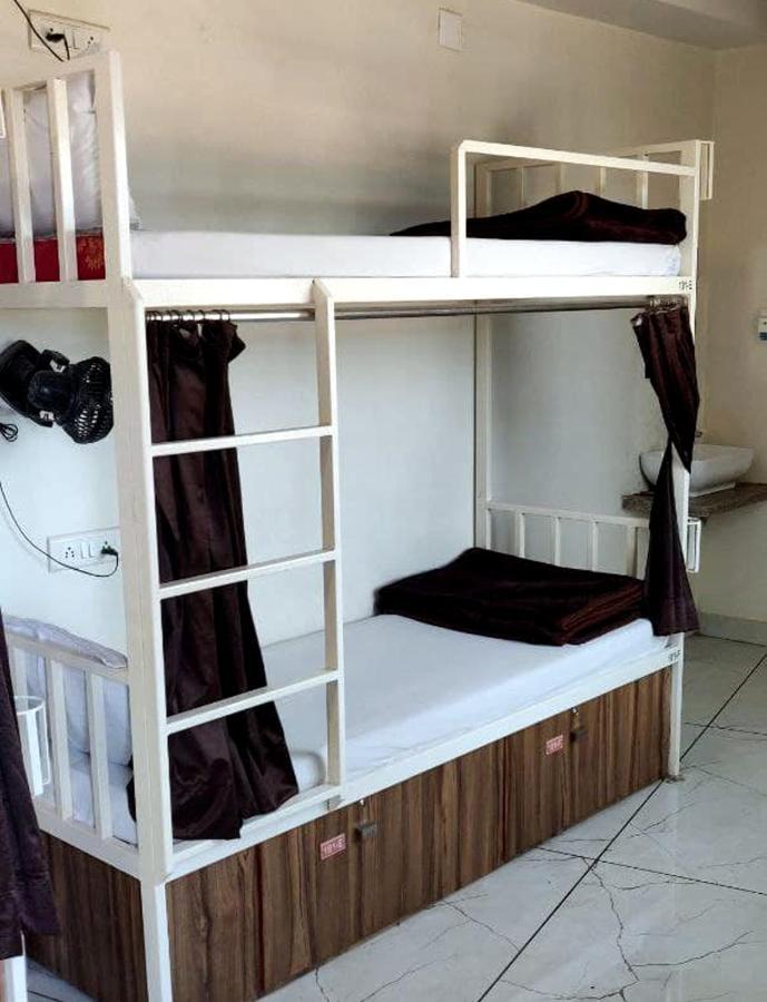 Hotel Milan Ahmedabad Eksteriør billede