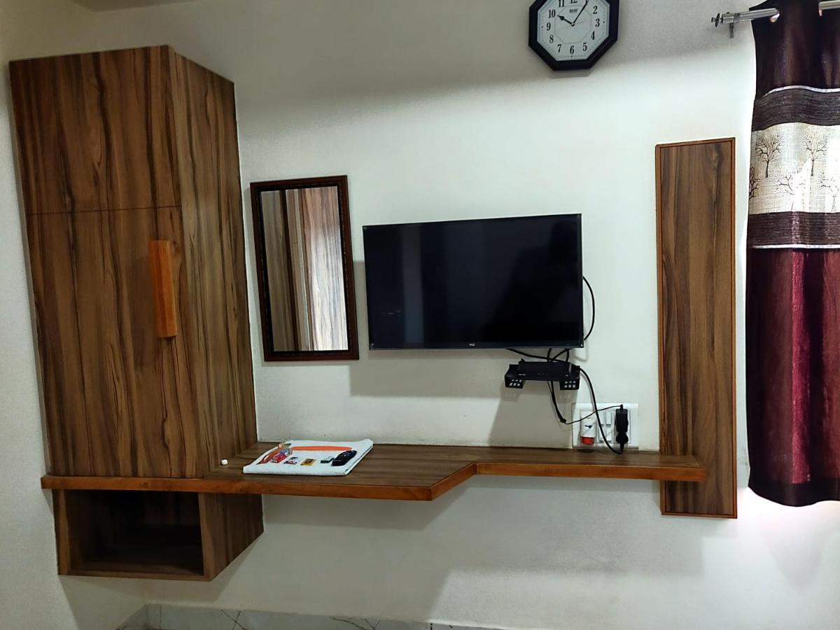 Hotel Milan Ahmedabad Eksteriør billede