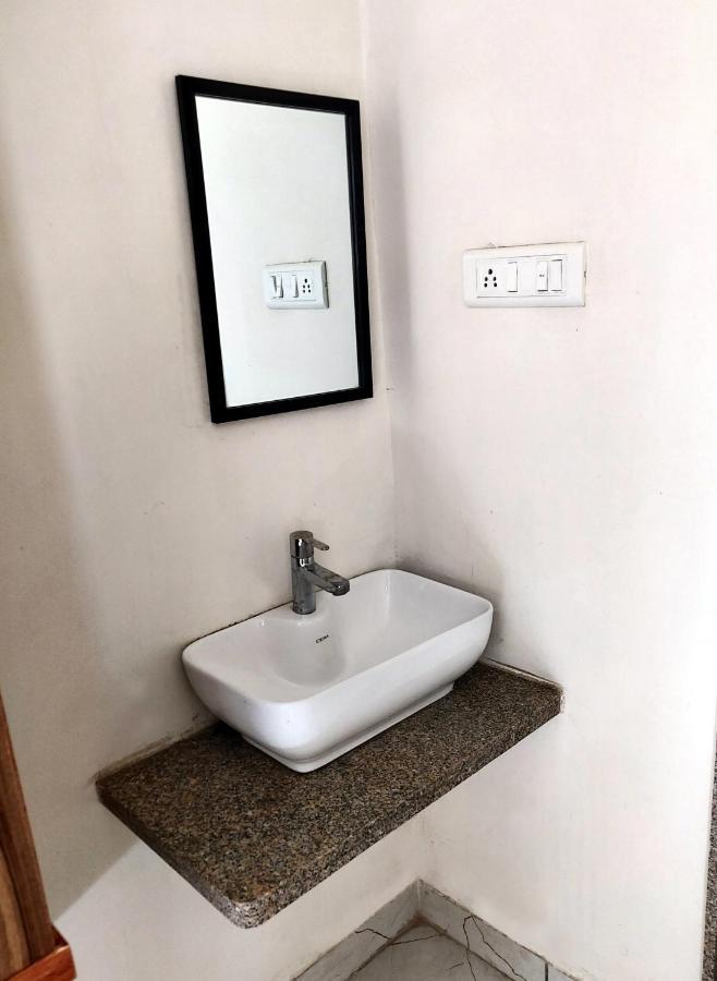 Hotel Milan Ahmedabad Eksteriør billede