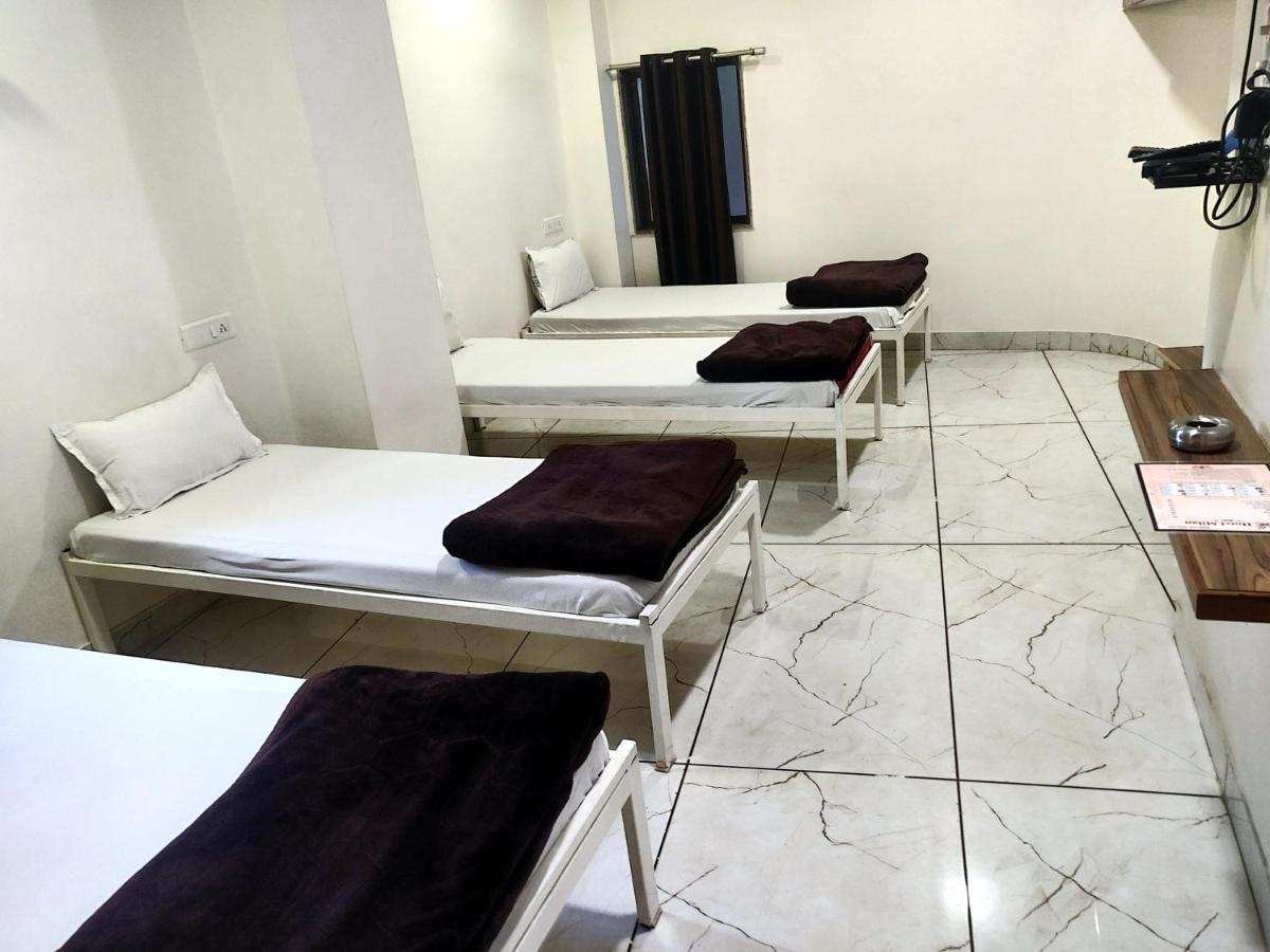 Hotel Milan Ahmedabad Eksteriør billede