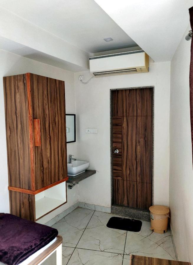 Hotel Milan Ahmedabad Eksteriør billede