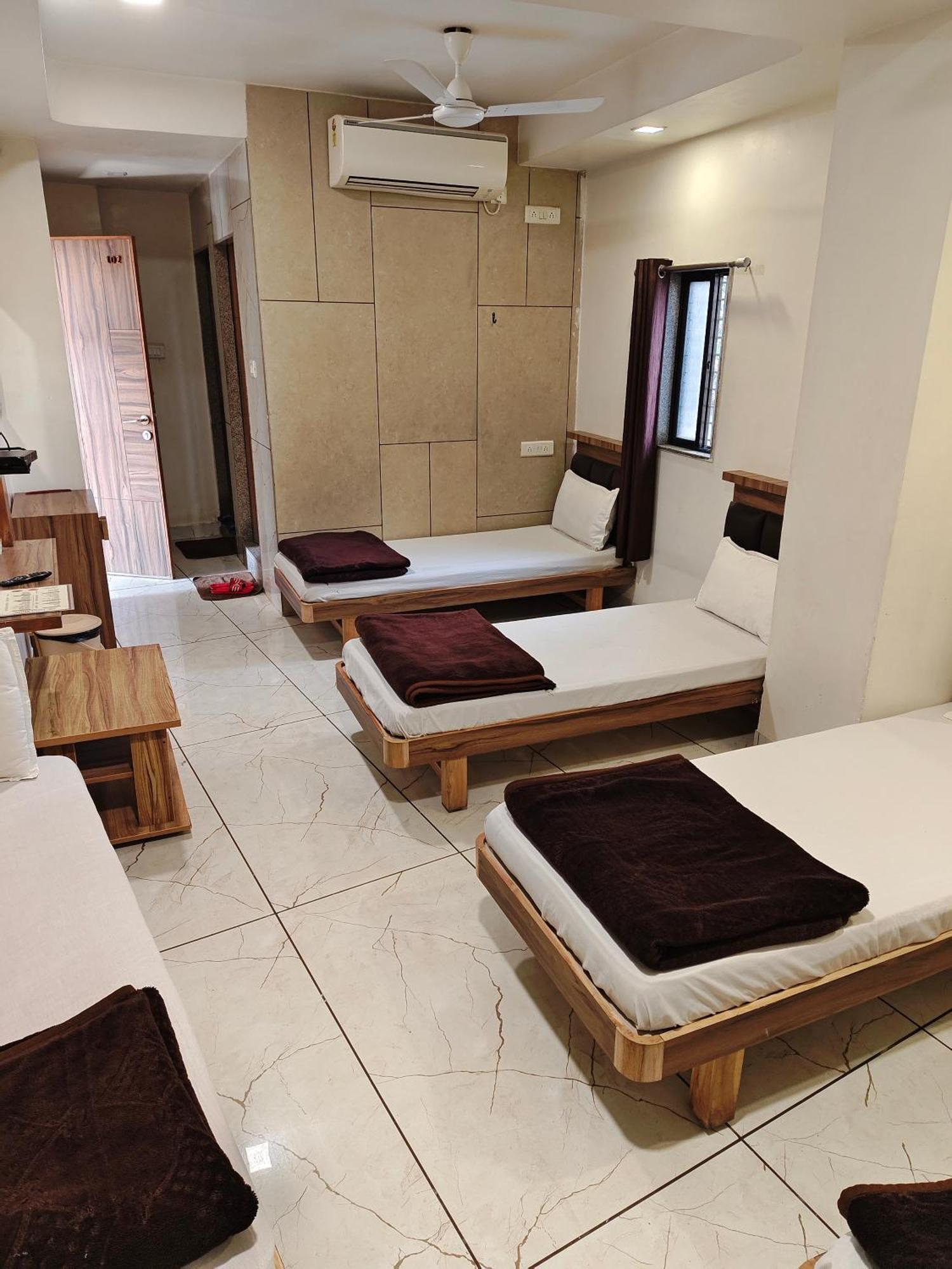 Hotel Milan Ahmedabad Eksteriør billede
