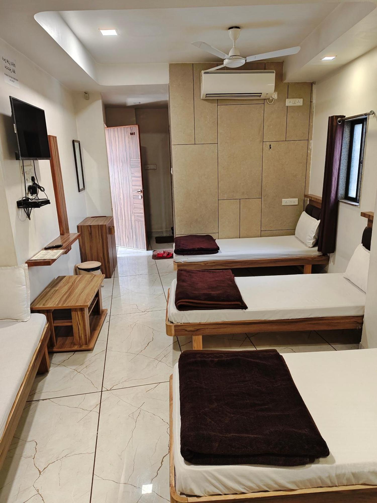 Hotel Milan Ahmedabad Eksteriør billede