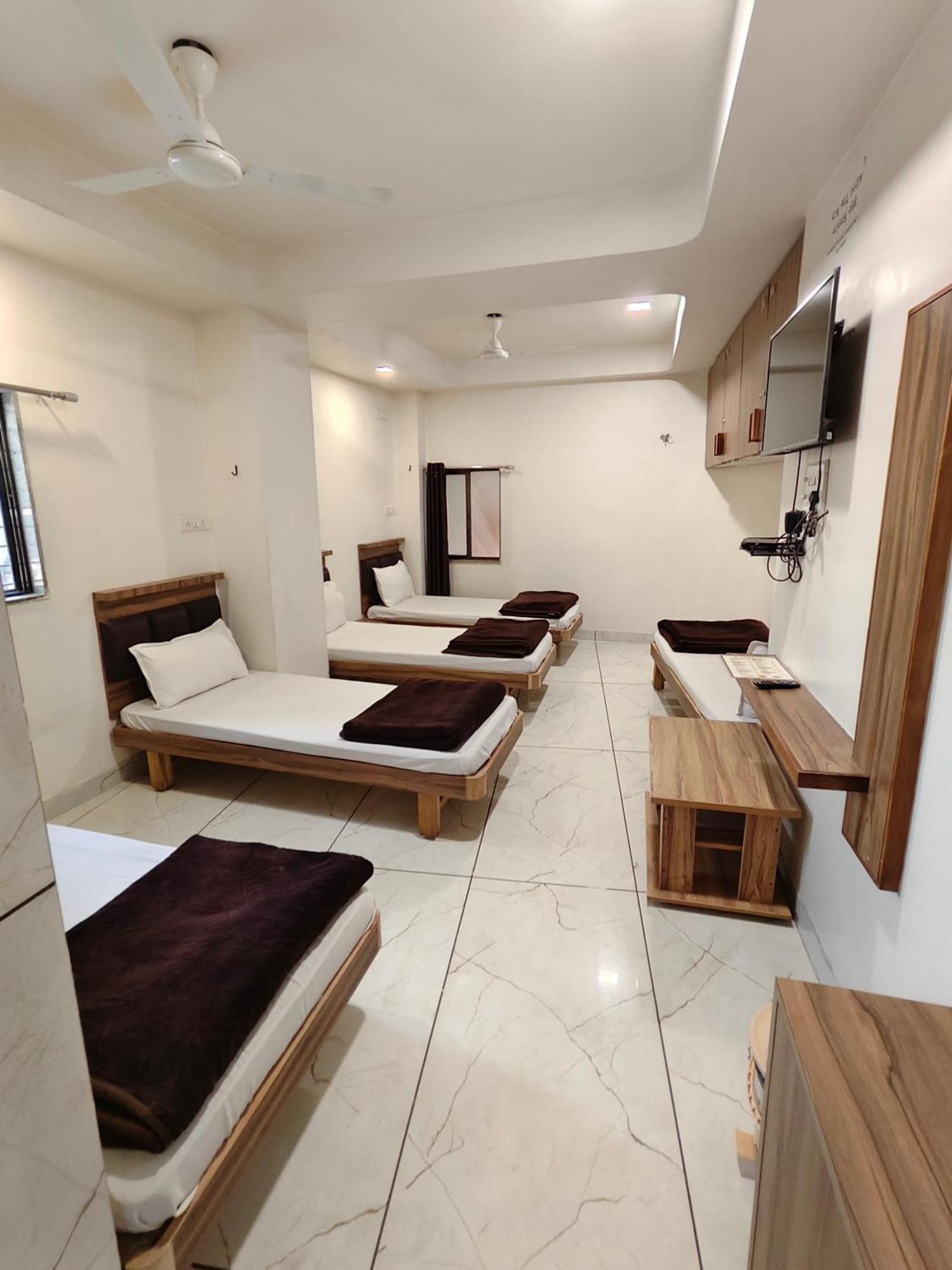 Hotel Milan Ahmedabad Eksteriør billede