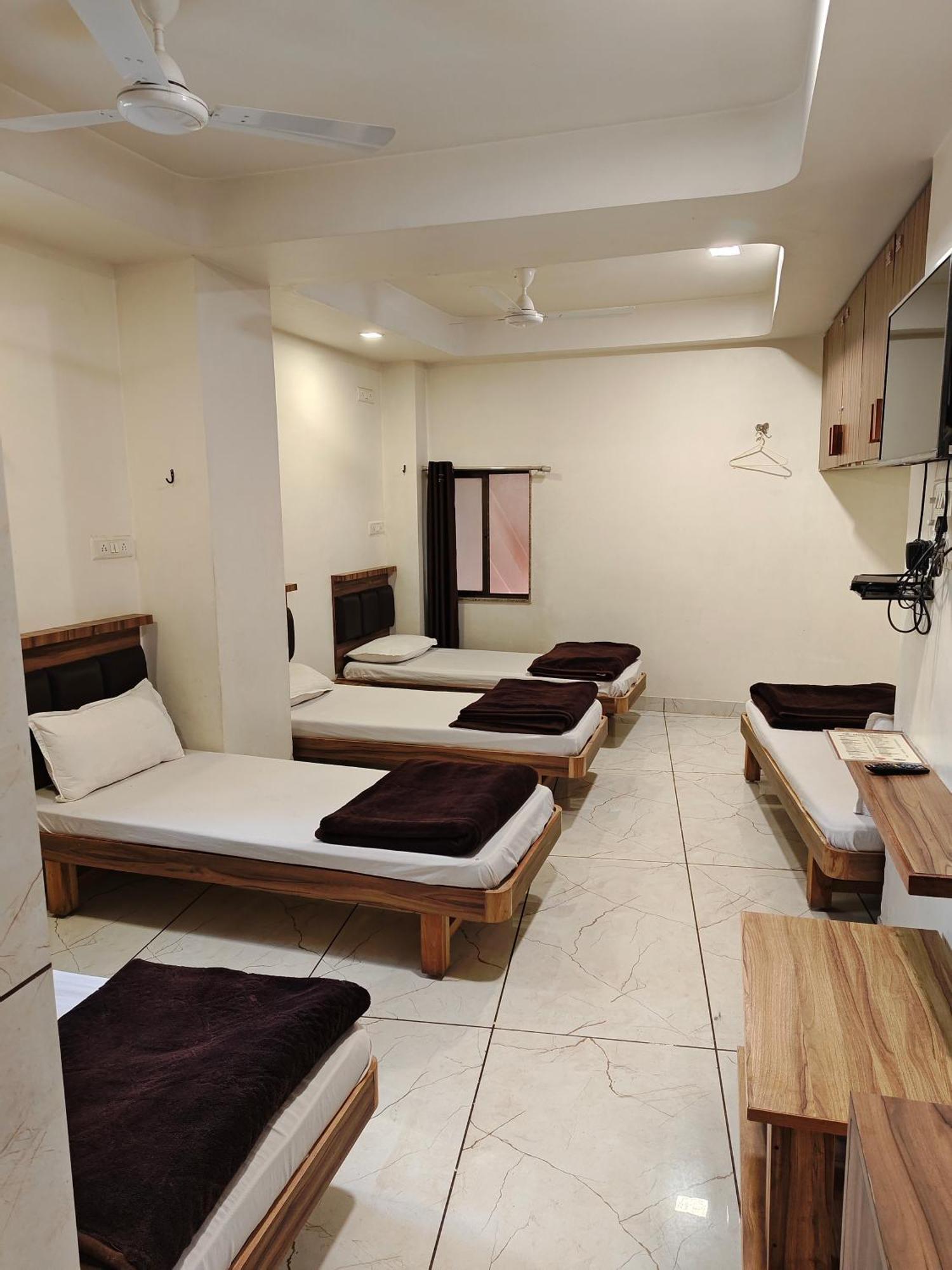 Hotel Milan Ahmedabad Eksteriør billede